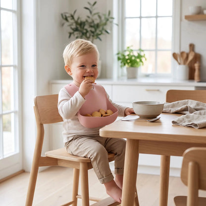 Bavoir bébé rose garçon qui mange