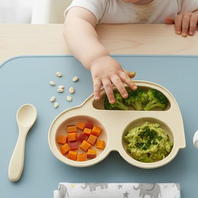 Assiette bébé ventouse jaune avec légumes