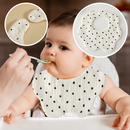 Bavoir bébé en train de manger