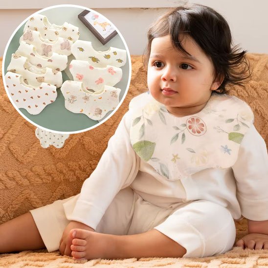 Bavoir bébé fille assise