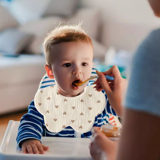 Bavoir bébé nourrit à la bouillie